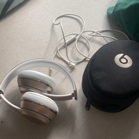 Wireless solo beats